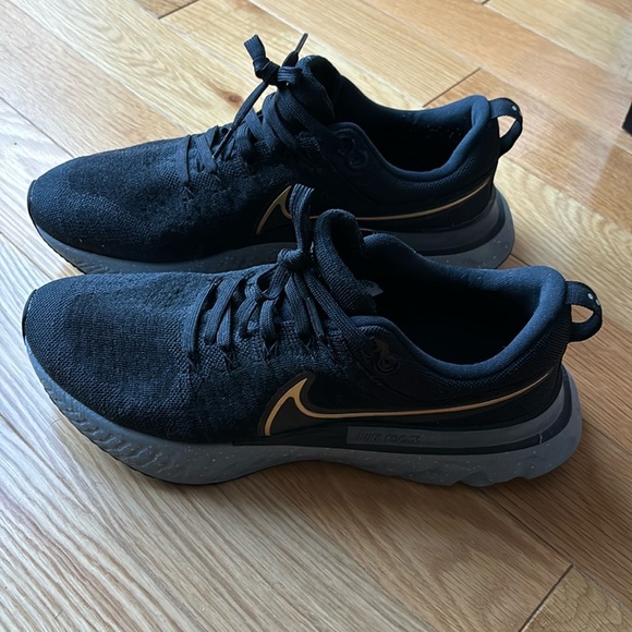 Nike react mens sneakers black and gold worn once size 11.5 - Picture 2 of 9